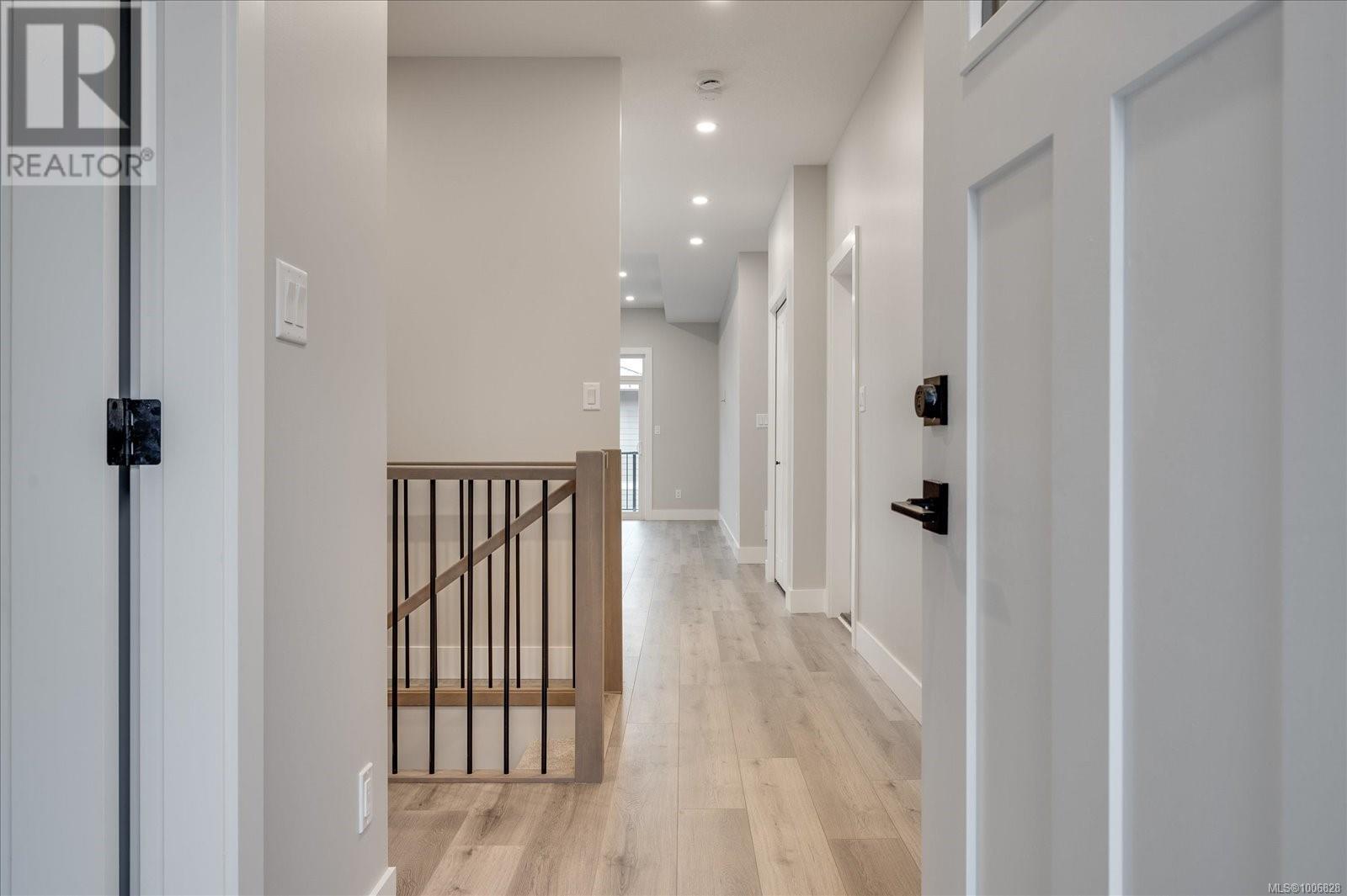 Property at 669 Sanderson Rd image 4