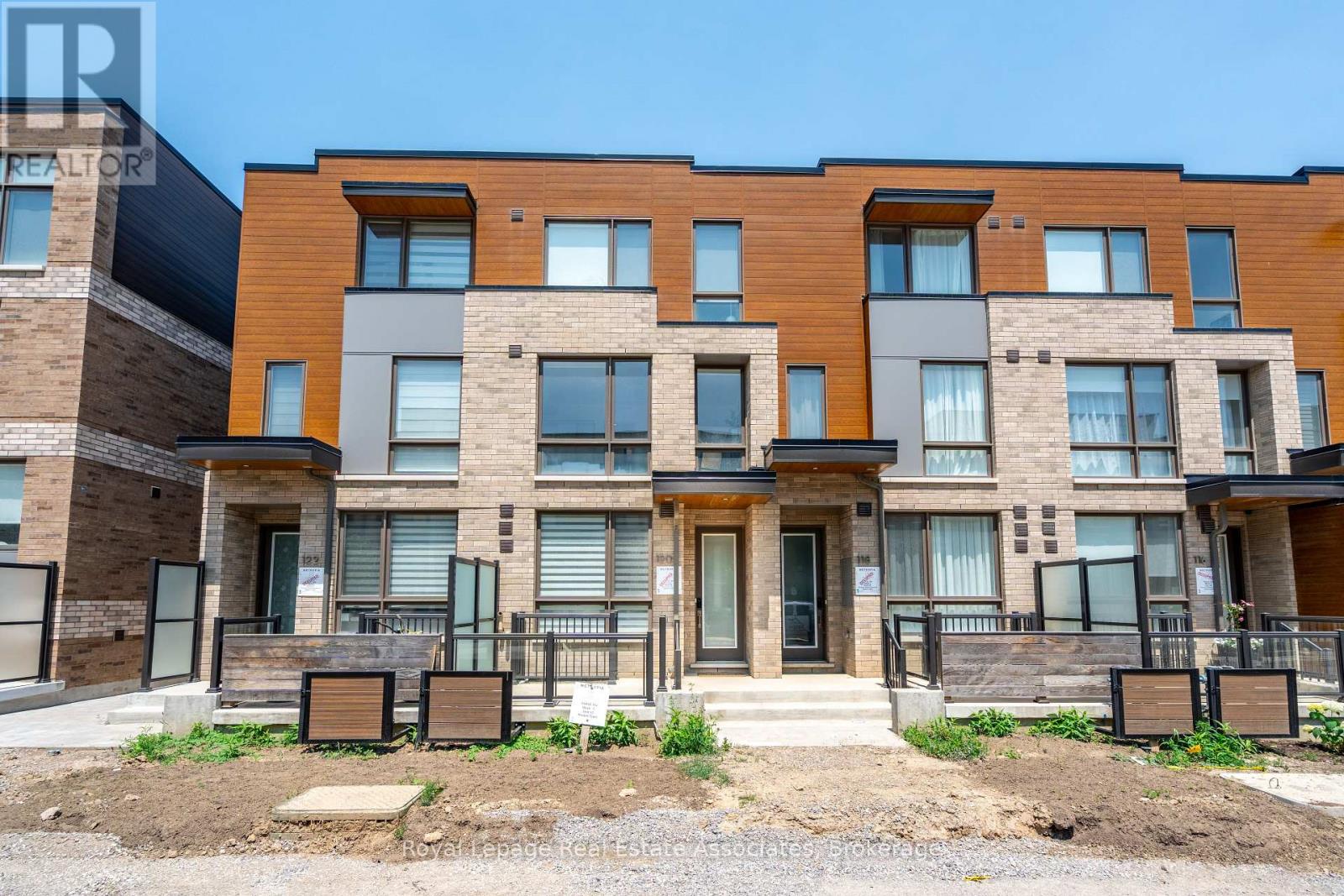 Property at 120 GREEN GARDENS BOULEVARD image 1