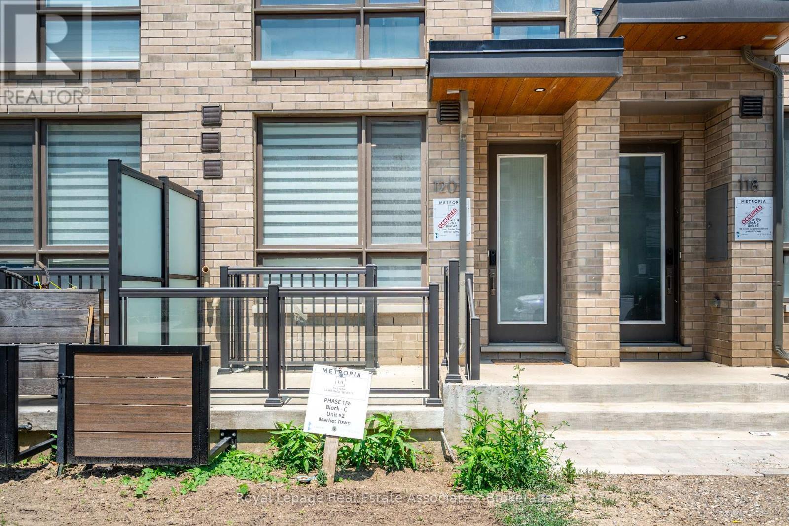 Property at 120 GREEN GARDENS BOULEVARD image 2
