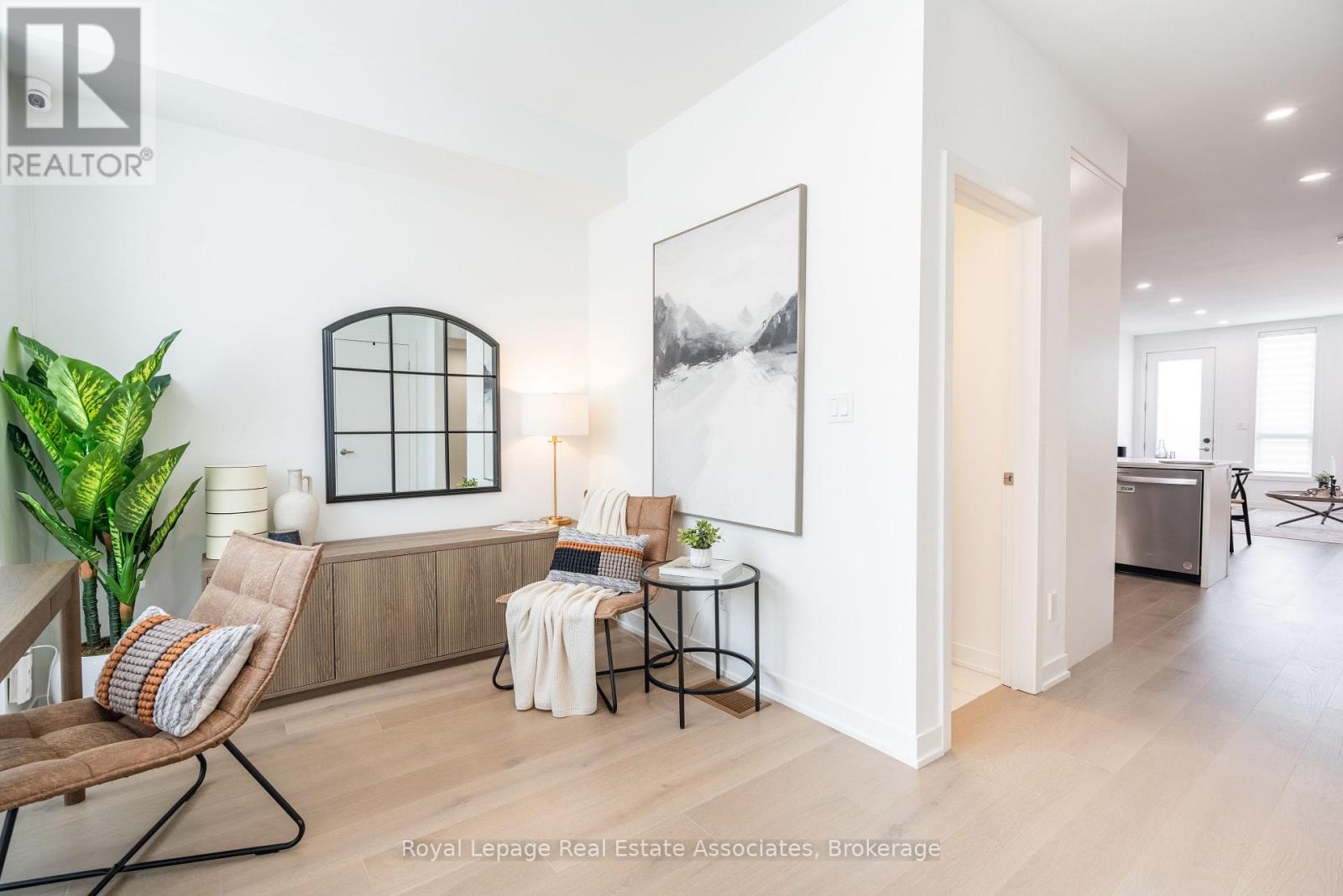Property at 120 GREEN GARDENS BOULEVARD image 3