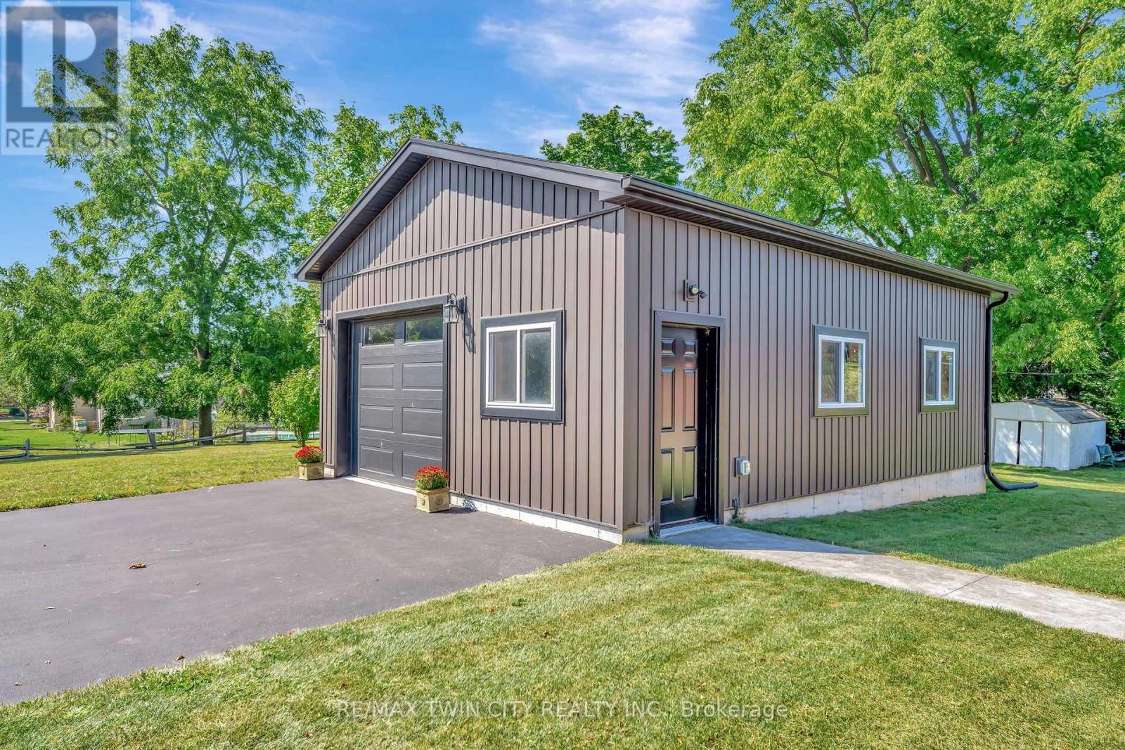 1574 Clyde Road, North Dumfries, Ontario  N1R 5S7 - Photo 46 - X12270477