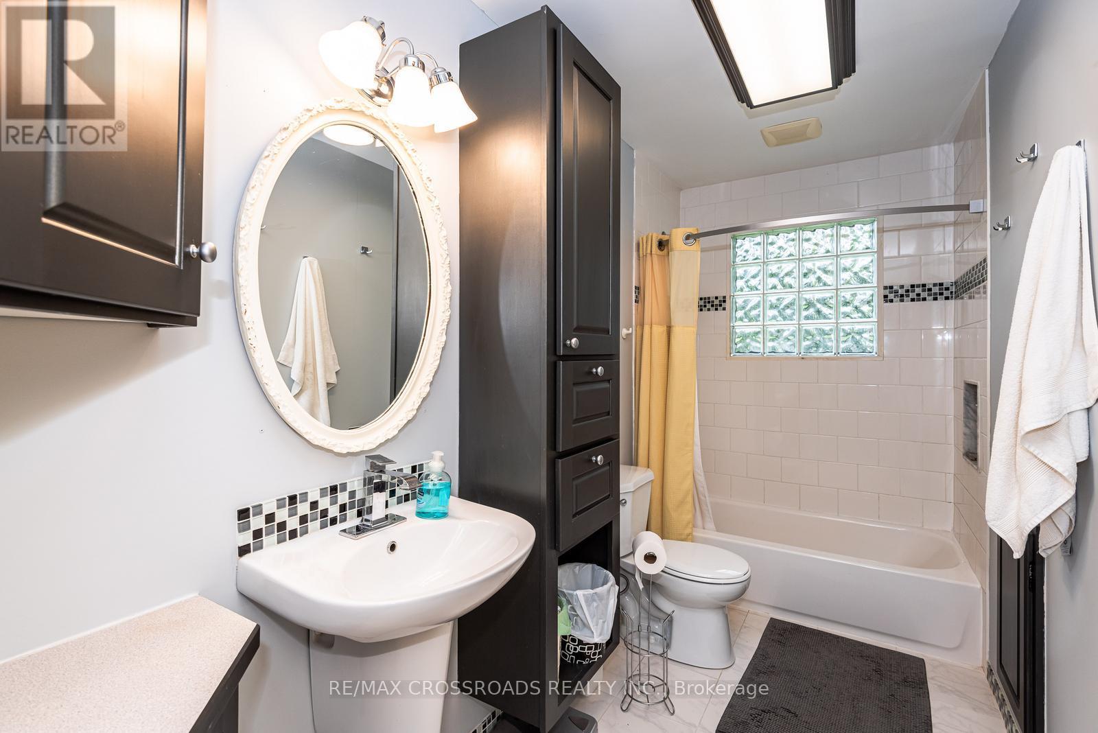 9910 Morning Glory Road, Georgina, Ontario  L0E 1N0 - Photo 16 - N12270552