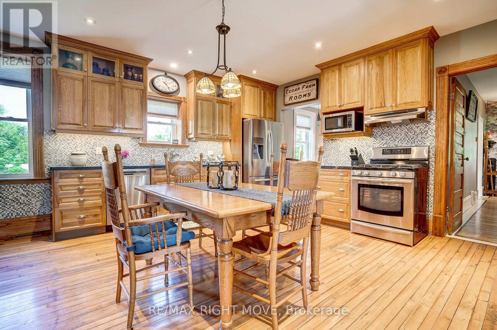 51 Balsam Road, Ramara, Ontario  L3V 0K8 - Photo 11 - S12270560
