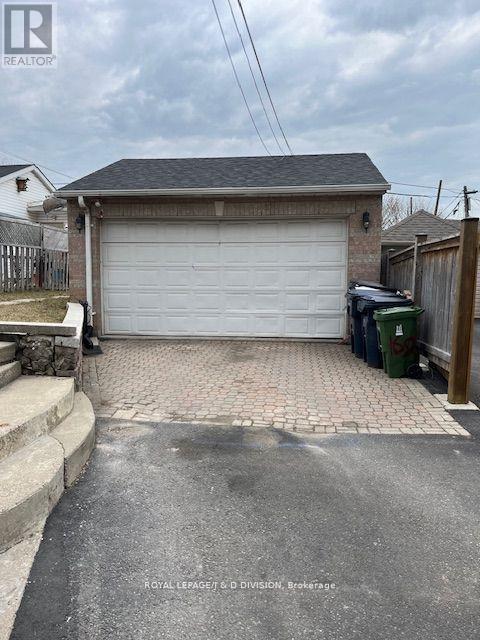 Upper - 169 Chambers Avenue, Toronto, Ontario  M6N 3M5 - Photo 24 - W12270605