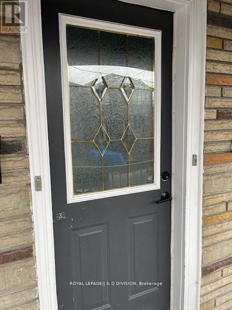 Upper - 169 Chambers Avenue, Toronto, Ontario  M6N 3M5 - Photo 3 - W12270605
