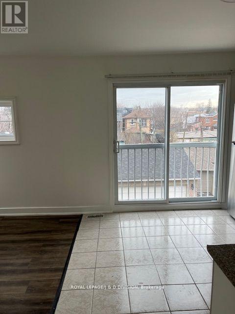 Upper - 169 Chambers Avenue, Toronto, Ontario  M6N 3M5 - Photo 8 - W12270605