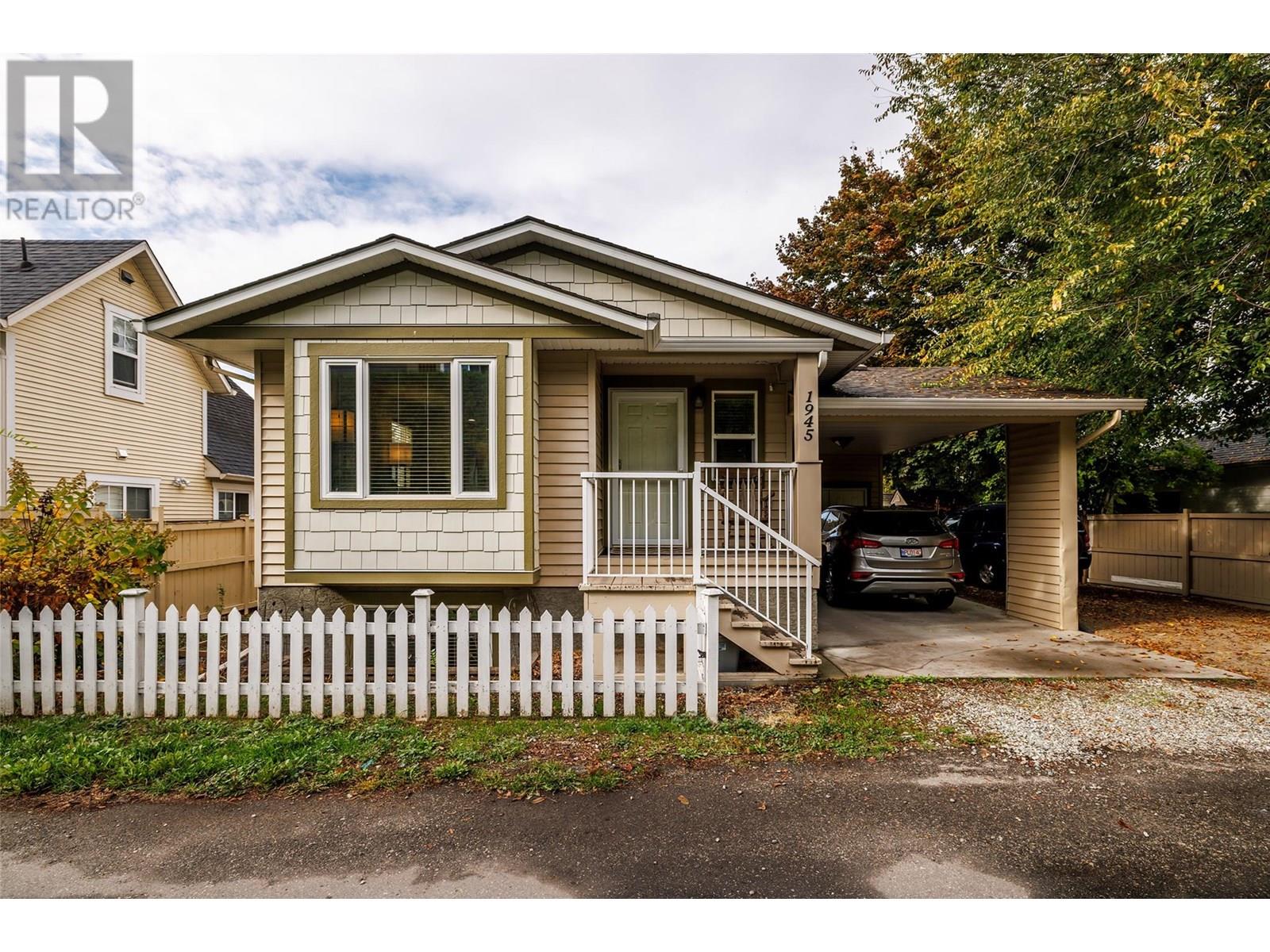 Property at 1945 Bowes Street image 4