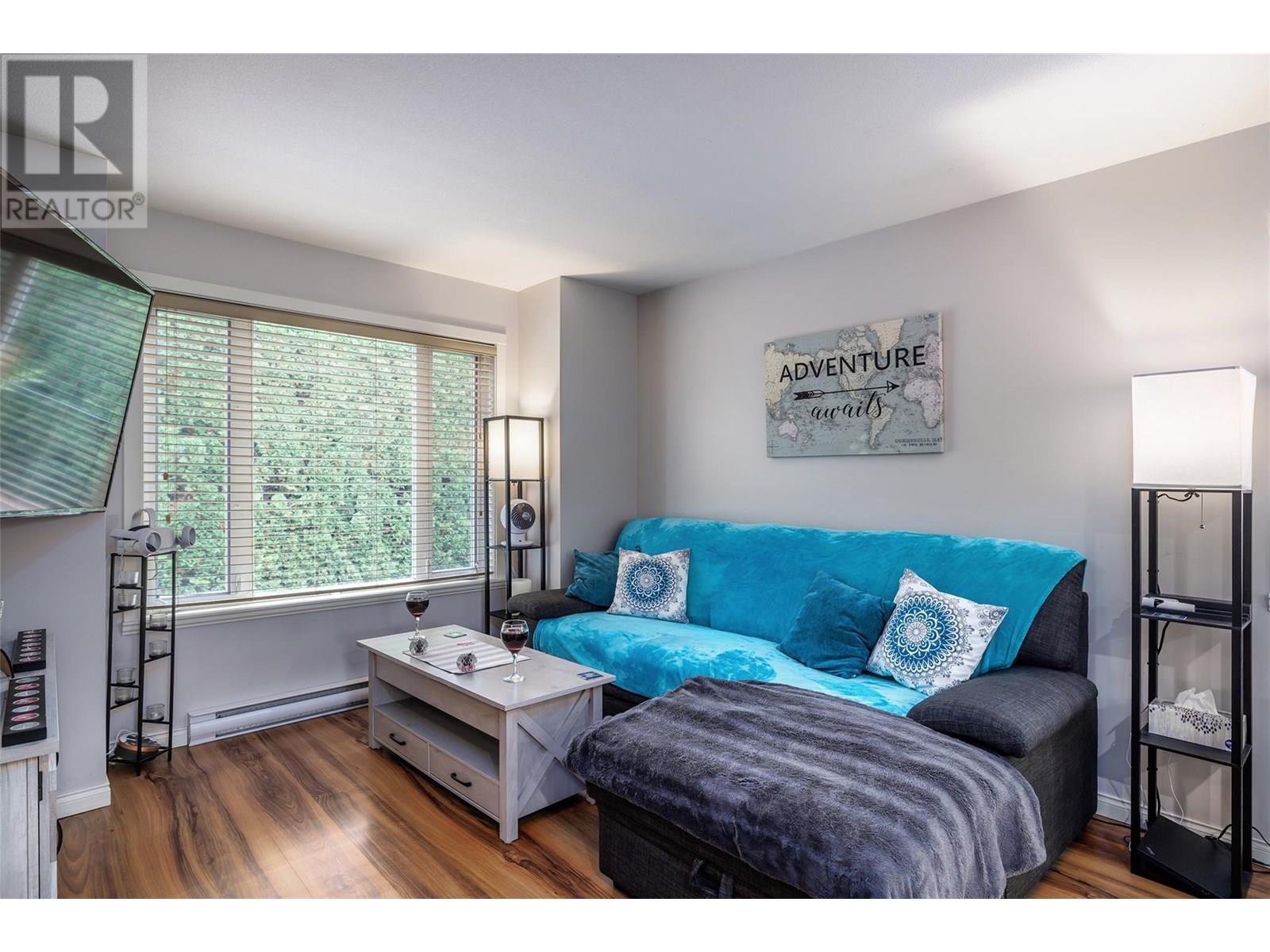 Property at 1945 Bowes Street image 5