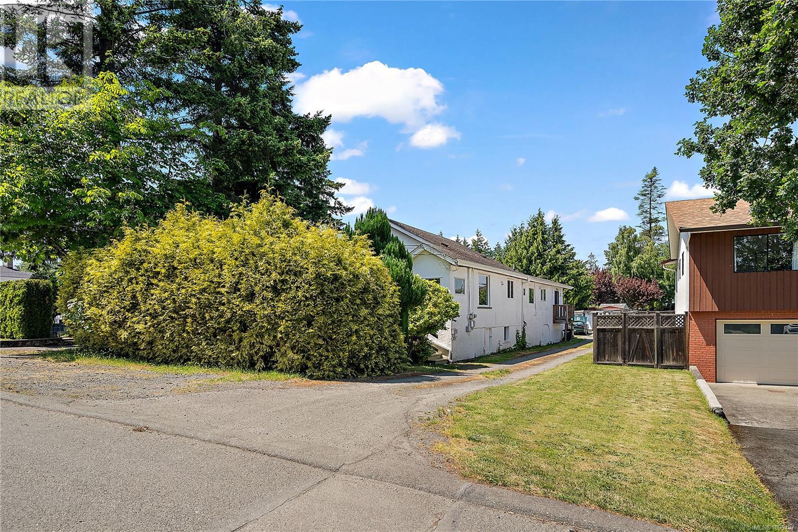 Property at 2844 Rockwell Ave image 3