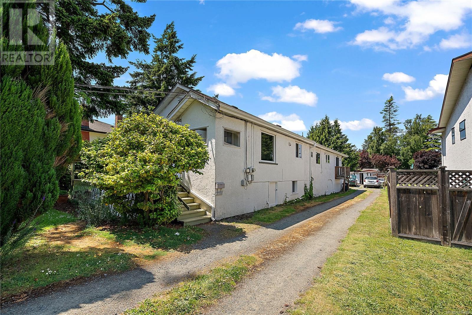 Property at 2844 Rockwell Ave image 5