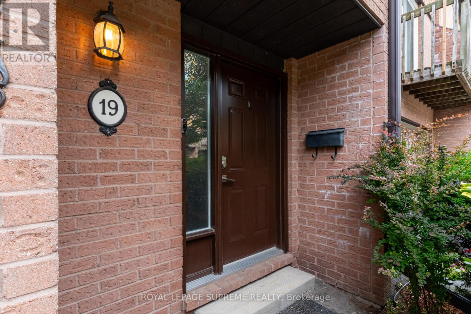 Property at 19 - 445 STONE CHURCH ROAD W image 3