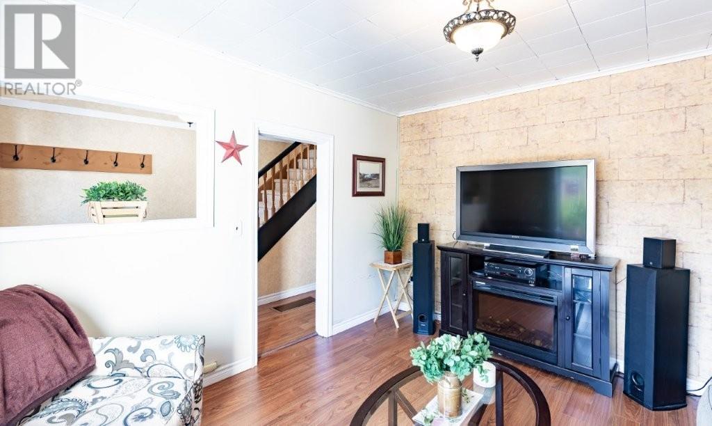 Property at 32 Warbury Street image 5