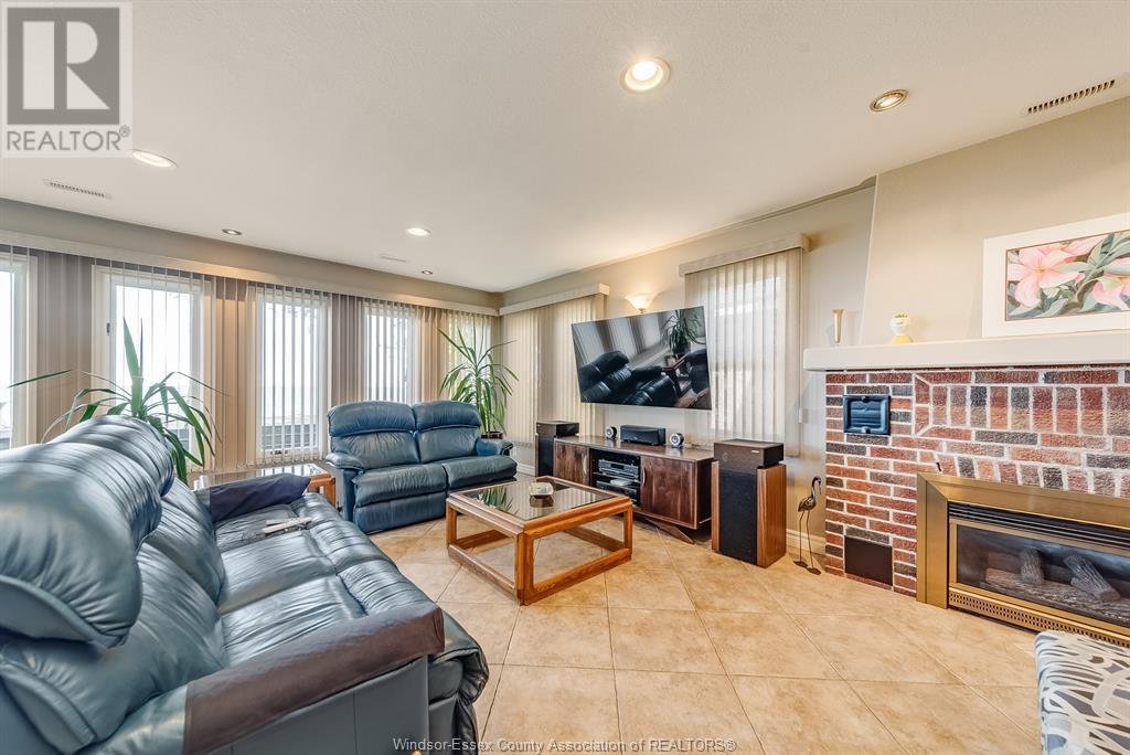 Property at 700 POINT PELEE image 4