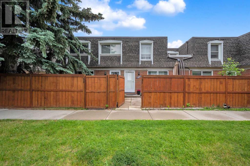 Property at 151, 330 Canterbury Drive SW image 5
