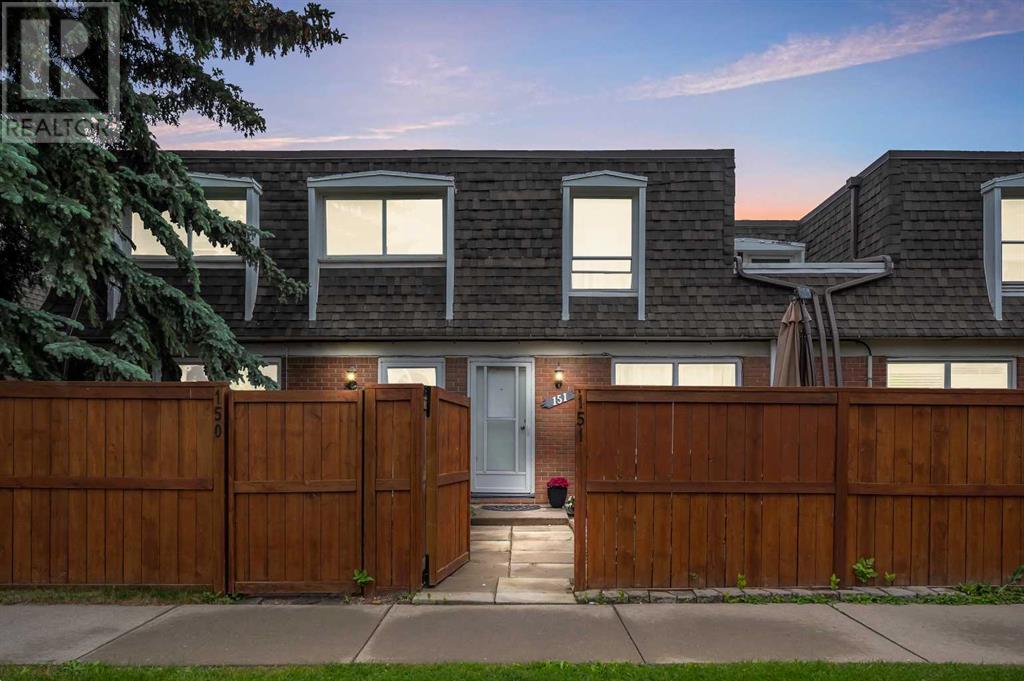 Property at 151, 330 Canterbury Drive SW image 2