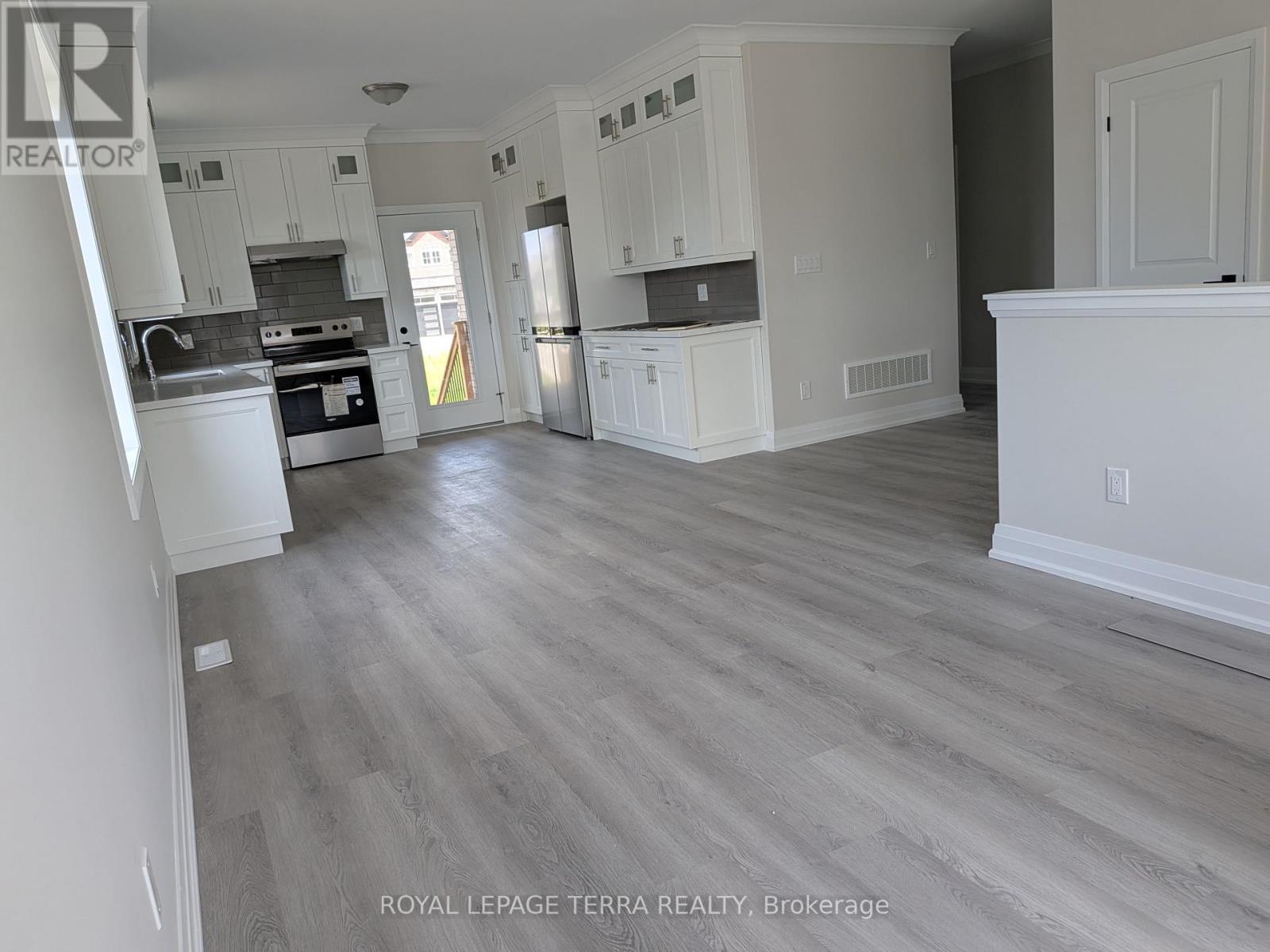 Property at 2 JOANNE CRESCENT N image 3