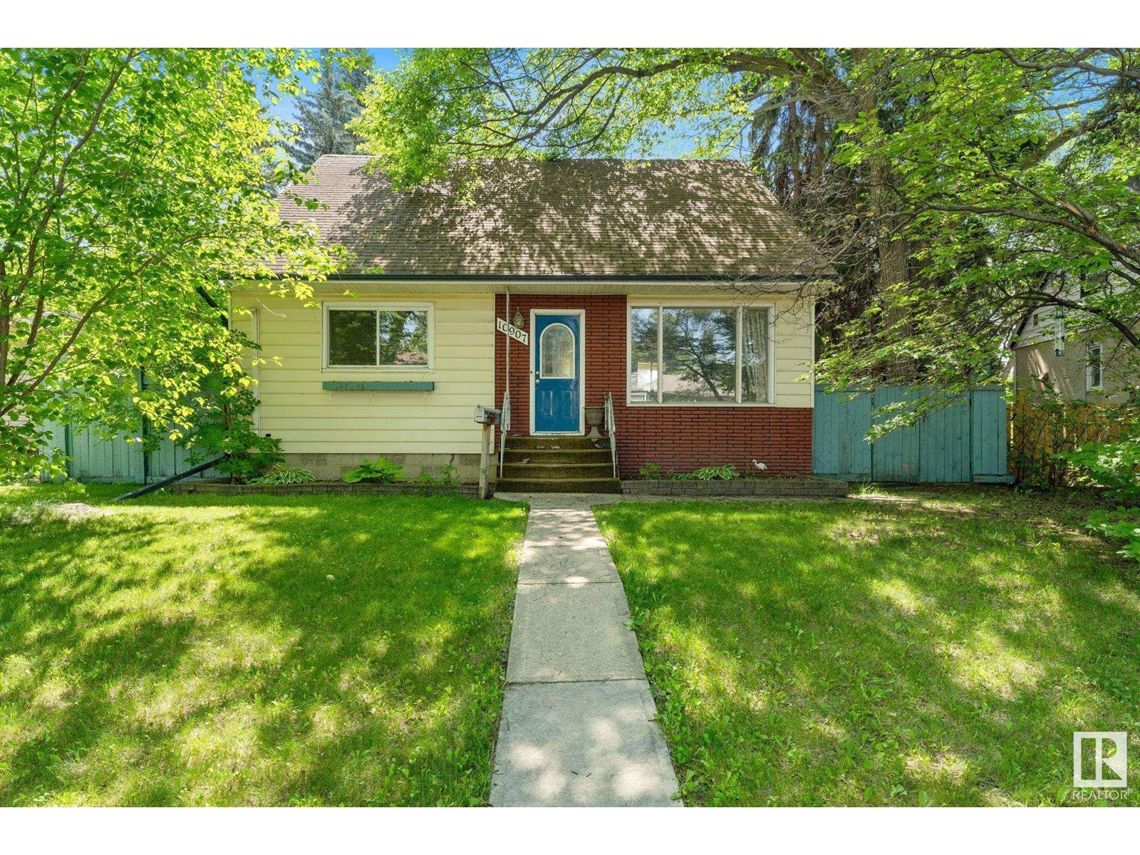 Property at 10907 62 AV NW image 2