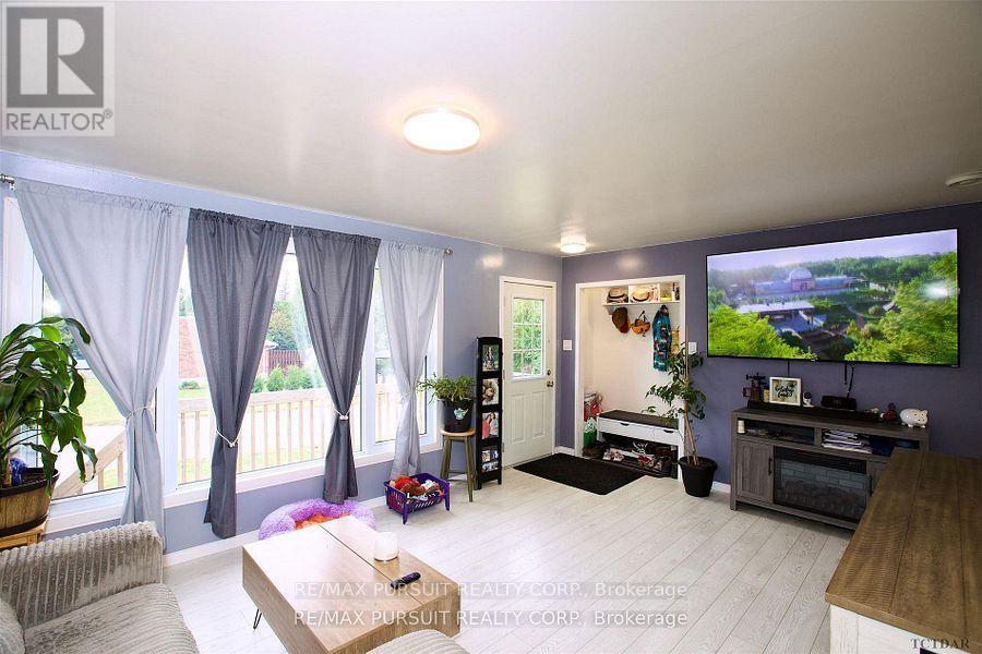 500 Agnes Avenue, Temiskaming Shores, Ontario  P0J 1P0 - Photo 8 - T12270795