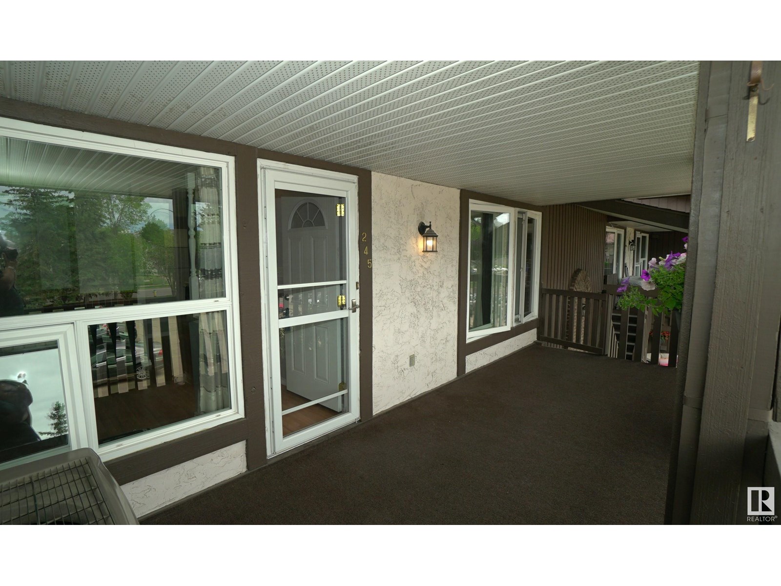 Property at 245 SURREY GARDENS GD NW image 3