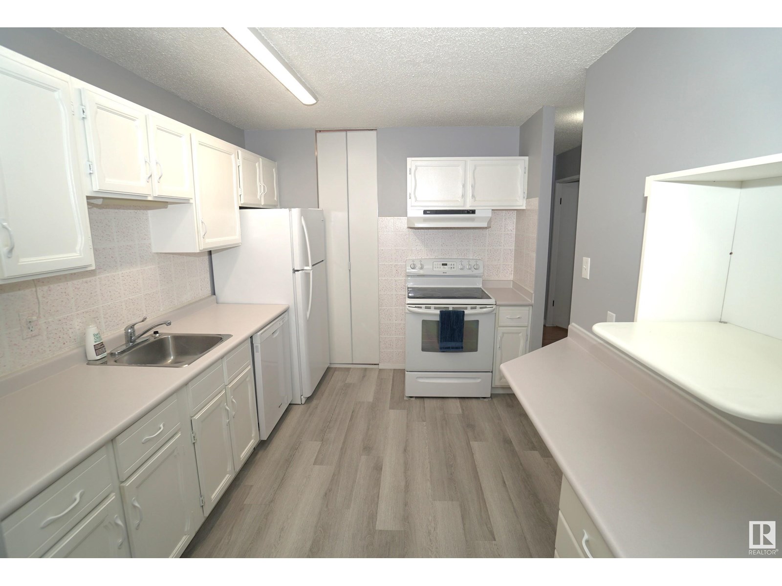 Property at 245 SURREY GARDENS GD NW image 4