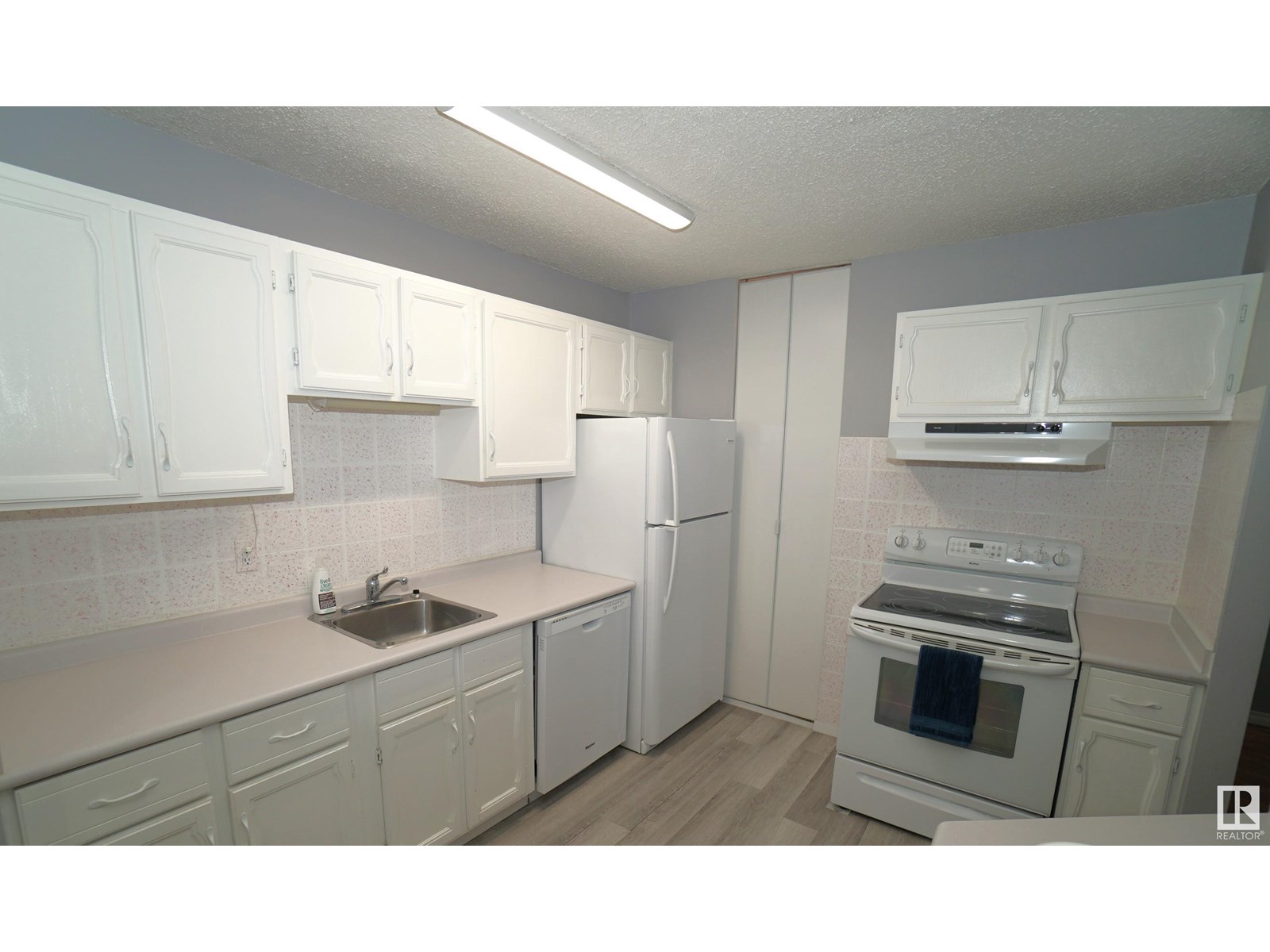 Property at 245 SURREY GARDENS GD NW image 5