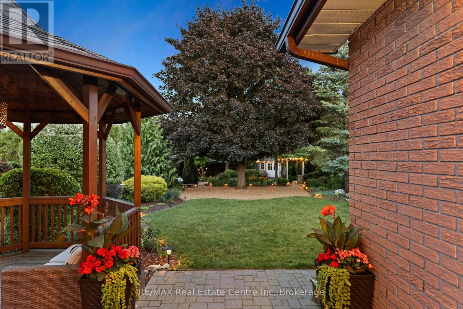 Property at 444 COLLEGE AVENUE W image 4