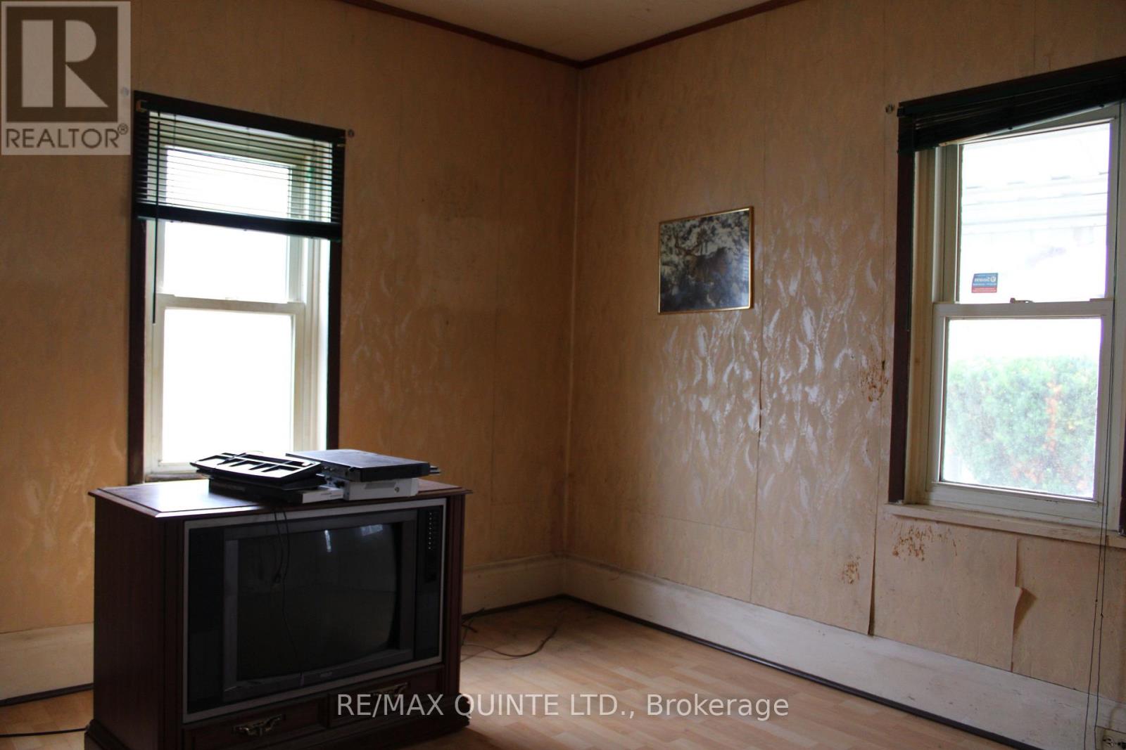 Property at 10 TERRANCE STREET image 2