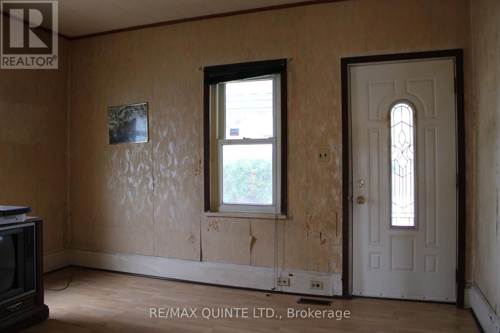 Property at 10 TERRANCE STREET image 3