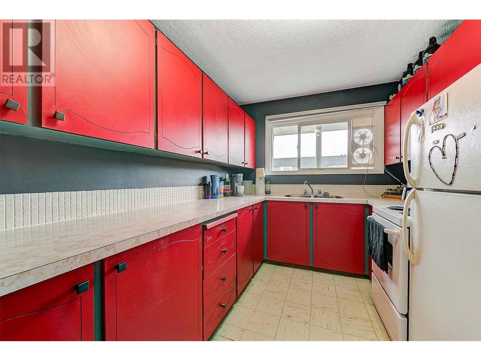 Property at 1291 Bernard Avenue Unit# 6 image 2
