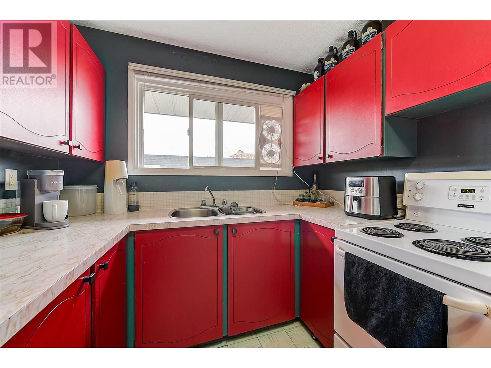 Property at 1291 Bernard Avenue Unit# 6 image 3