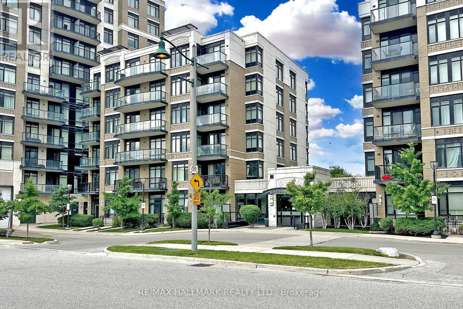203 - 151 Upper Duke Crescent, Markham, Ontario  L6G 0E1 - Photo 4 - N12270759