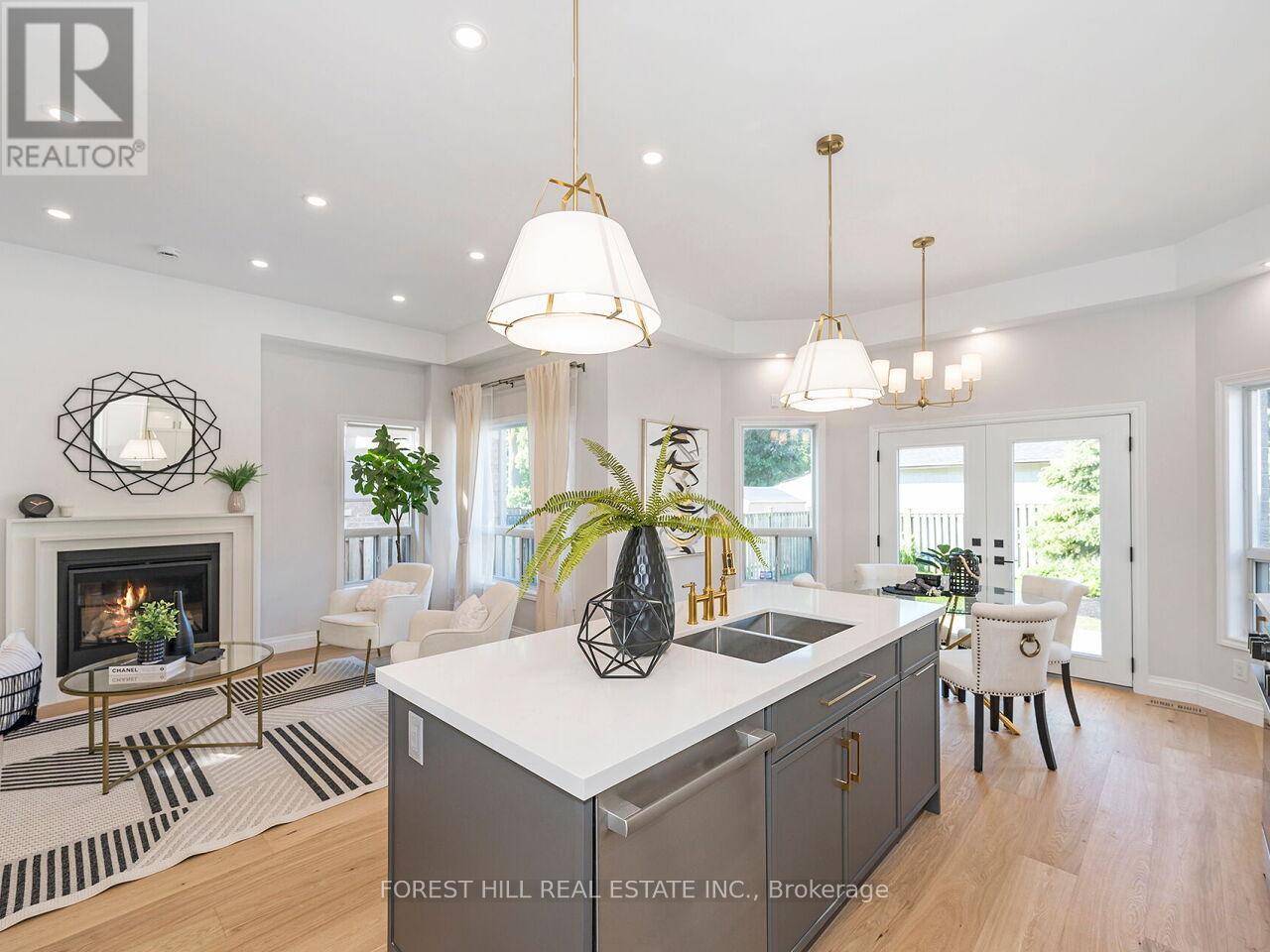 1092 Shaw Drive, Mississauga (Lakeview), Ontario  L5G 3Z4 - Photo 5 - W12270746