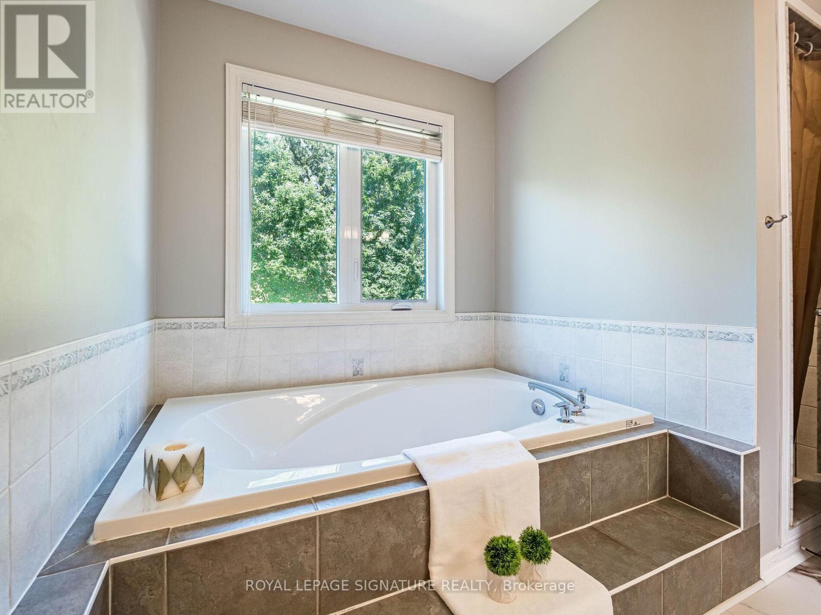 1013 Freeman Trail W, Milton (Be Beaty), Ontario  L9T 5T3 - Photo 33 - W12270749