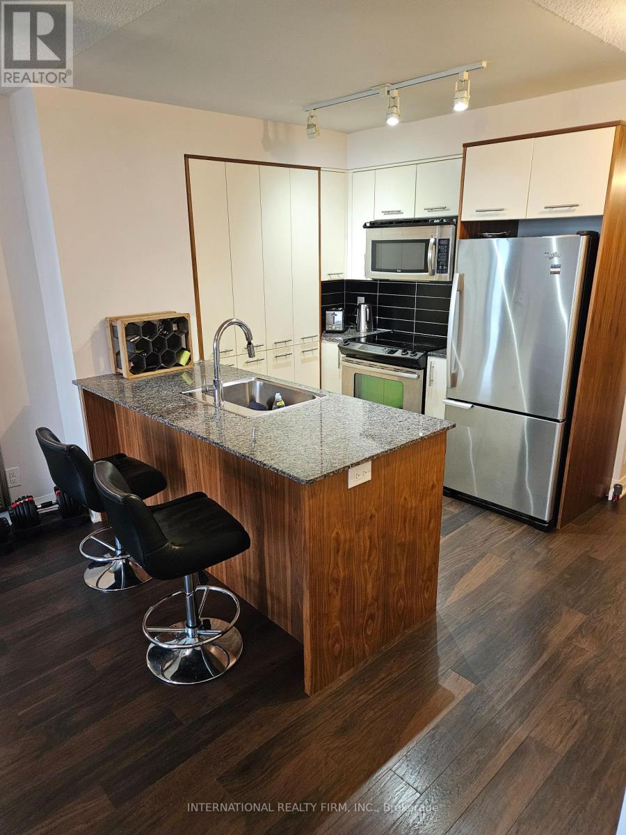 1005 - 1 Valhalla Inn Road N, Toronto, Ontario  M9B 1S9 - Photo 6 - W12270776