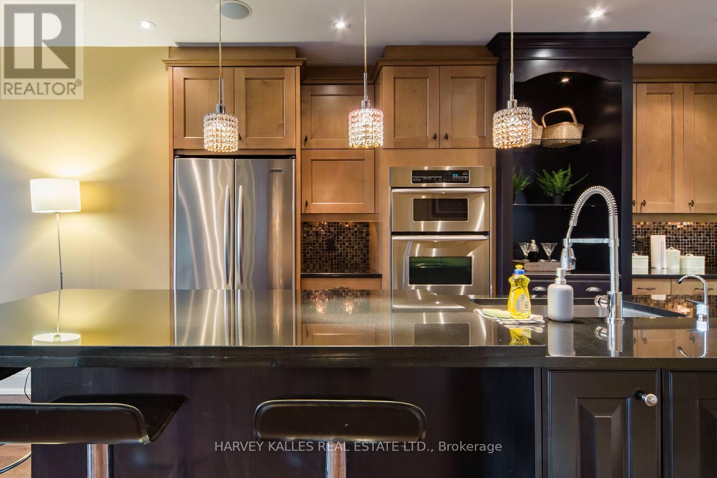 241 St Clair Avenue W, Toronto, Ontario  M4V 1R3 - Photo 15 - C12270801