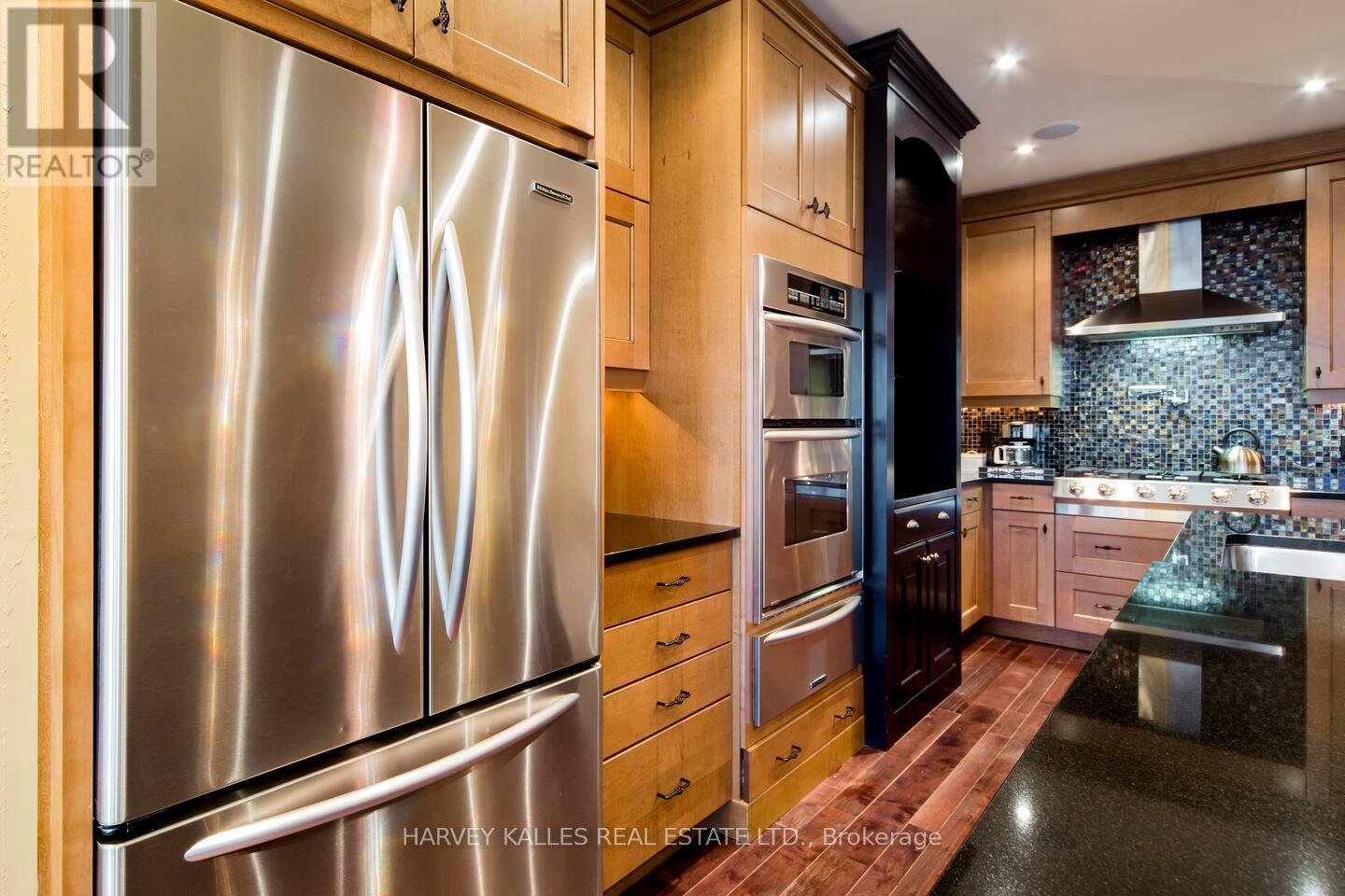 241 St Clair Avenue W, Toronto, Ontario  M4V 1R3 - Photo 16 - C12270801