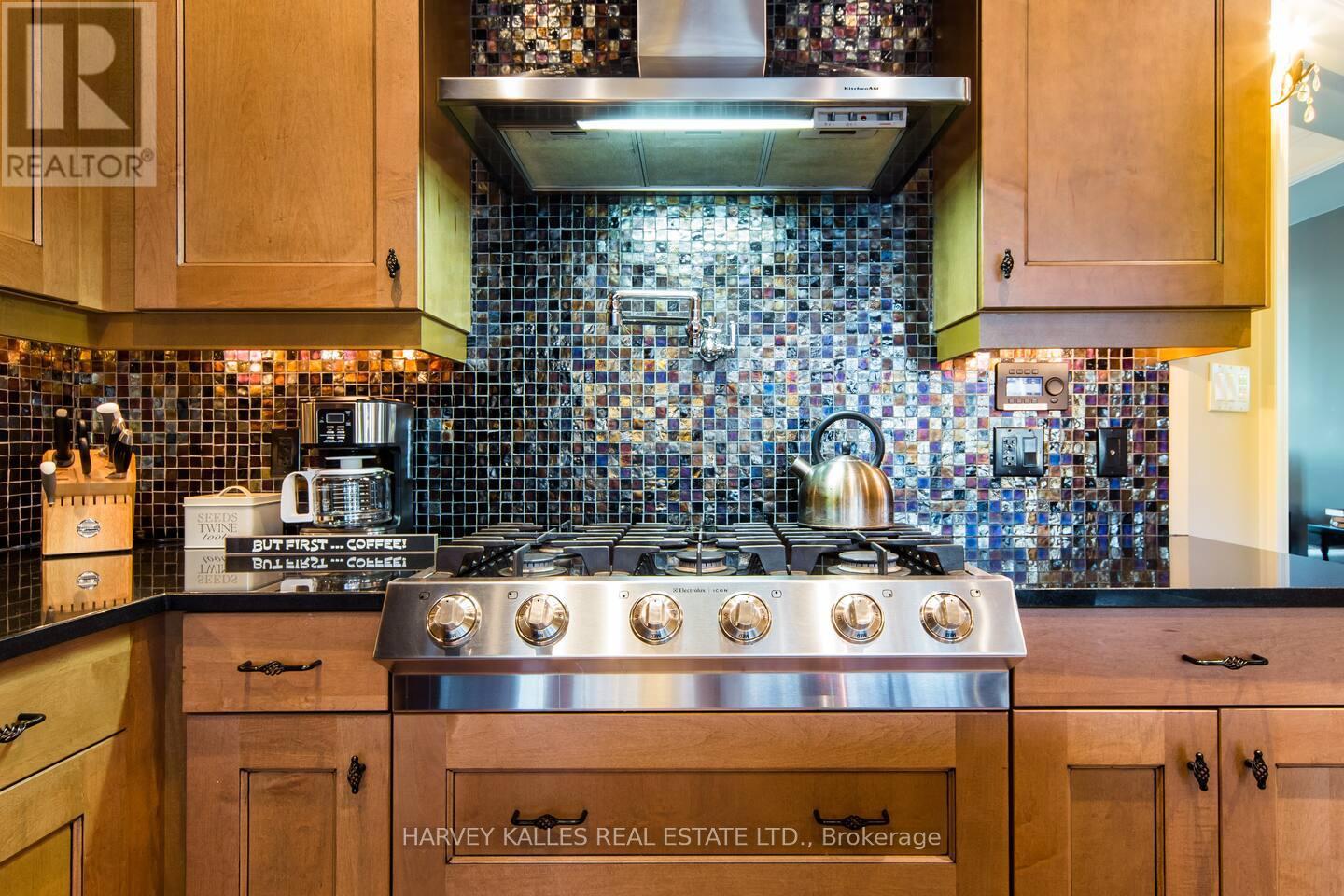 241 St Clair Avenue W, Toronto, Ontario  M4V 1R3 - Photo 17 - C12270801
