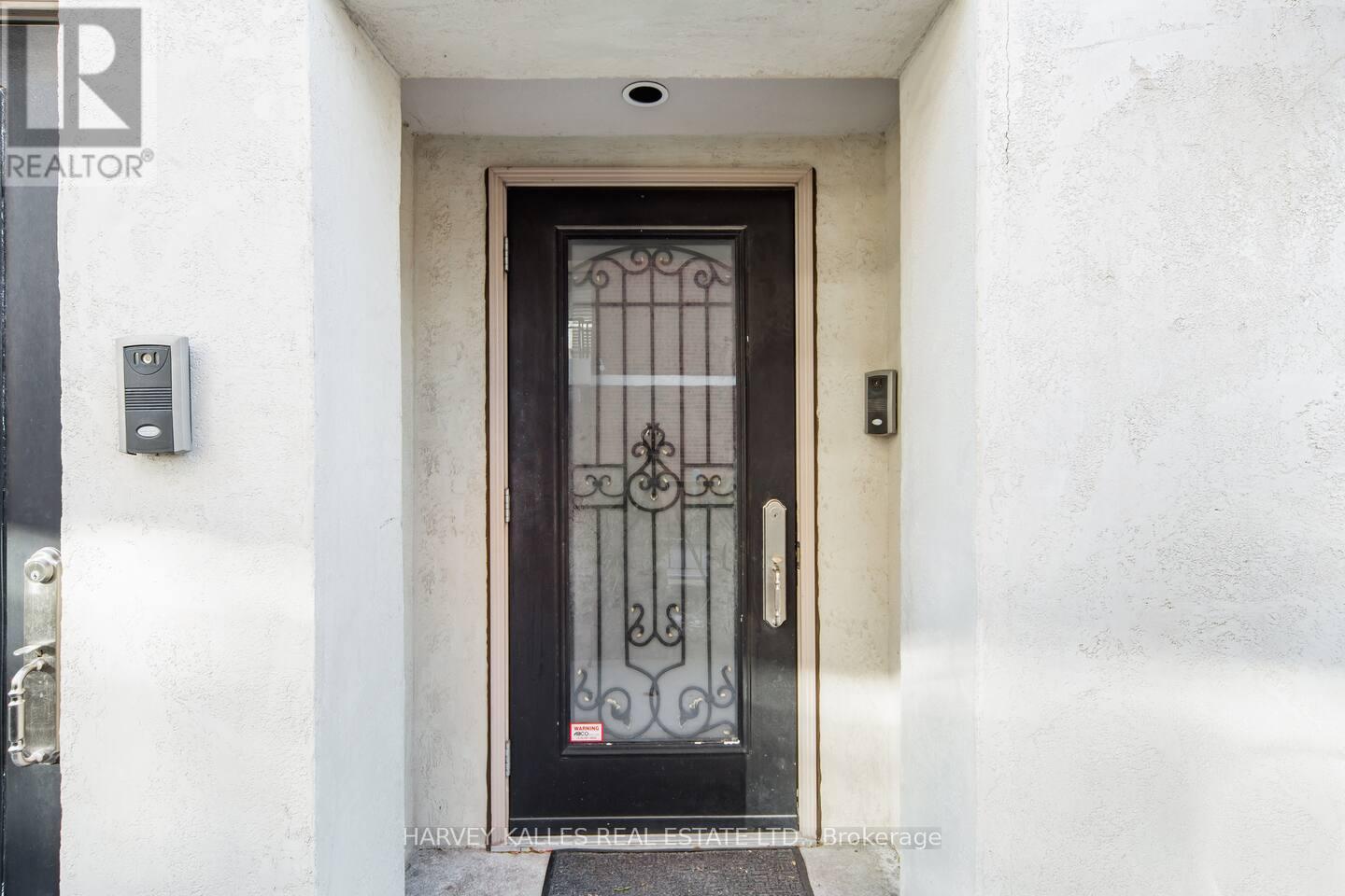 241 St Clair Avenue W, Toronto, Ontario  M4V 1R3 - Photo 2 - C12270801