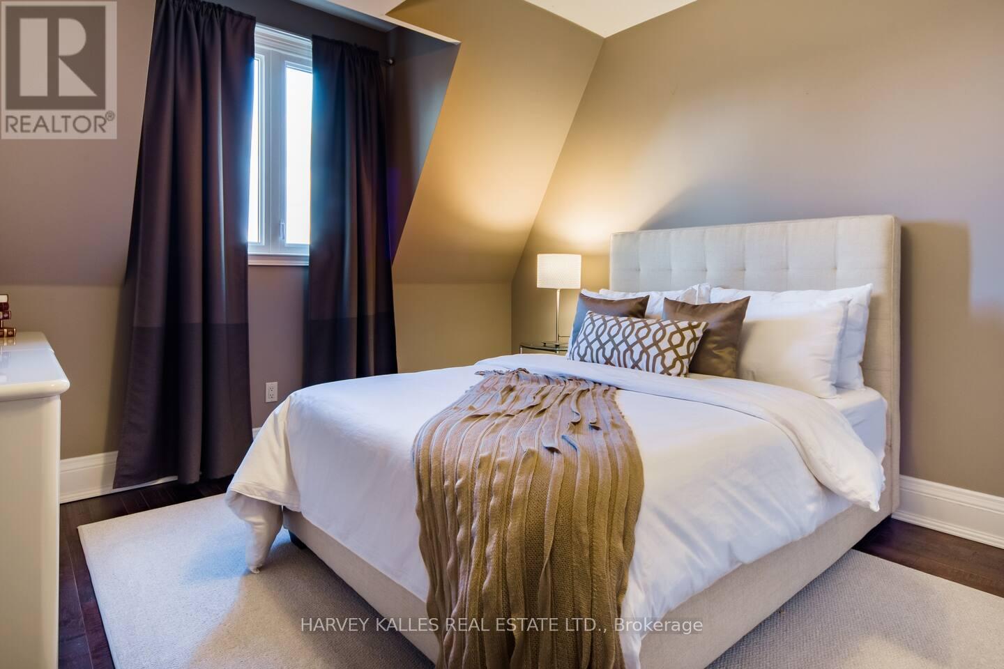 241 St Clair Avenue W, Toronto, Ontario  M4V 1R3 - Photo 23 - C12270801