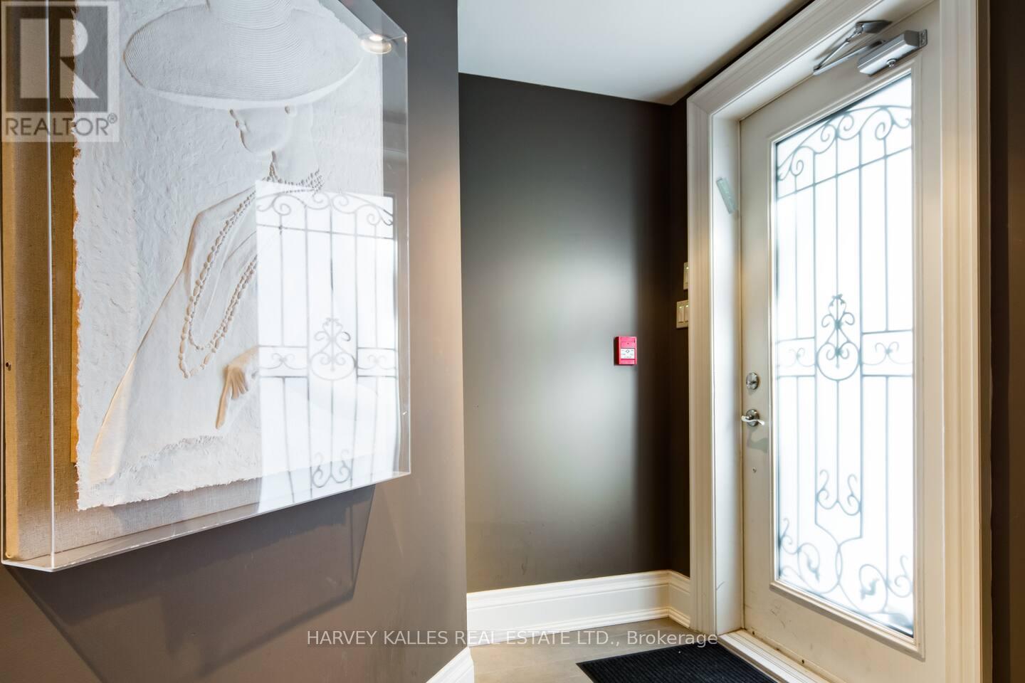 241 St Clair Avenue W, Toronto, Ontario  M4V 1R3 - Photo 3 - C12270801