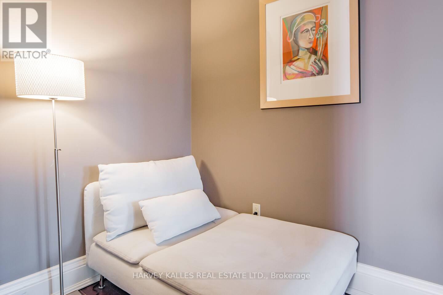241 St Clair Avenue W, Toronto, Ontario  M4V 1R3 - Photo 30 - C12270801