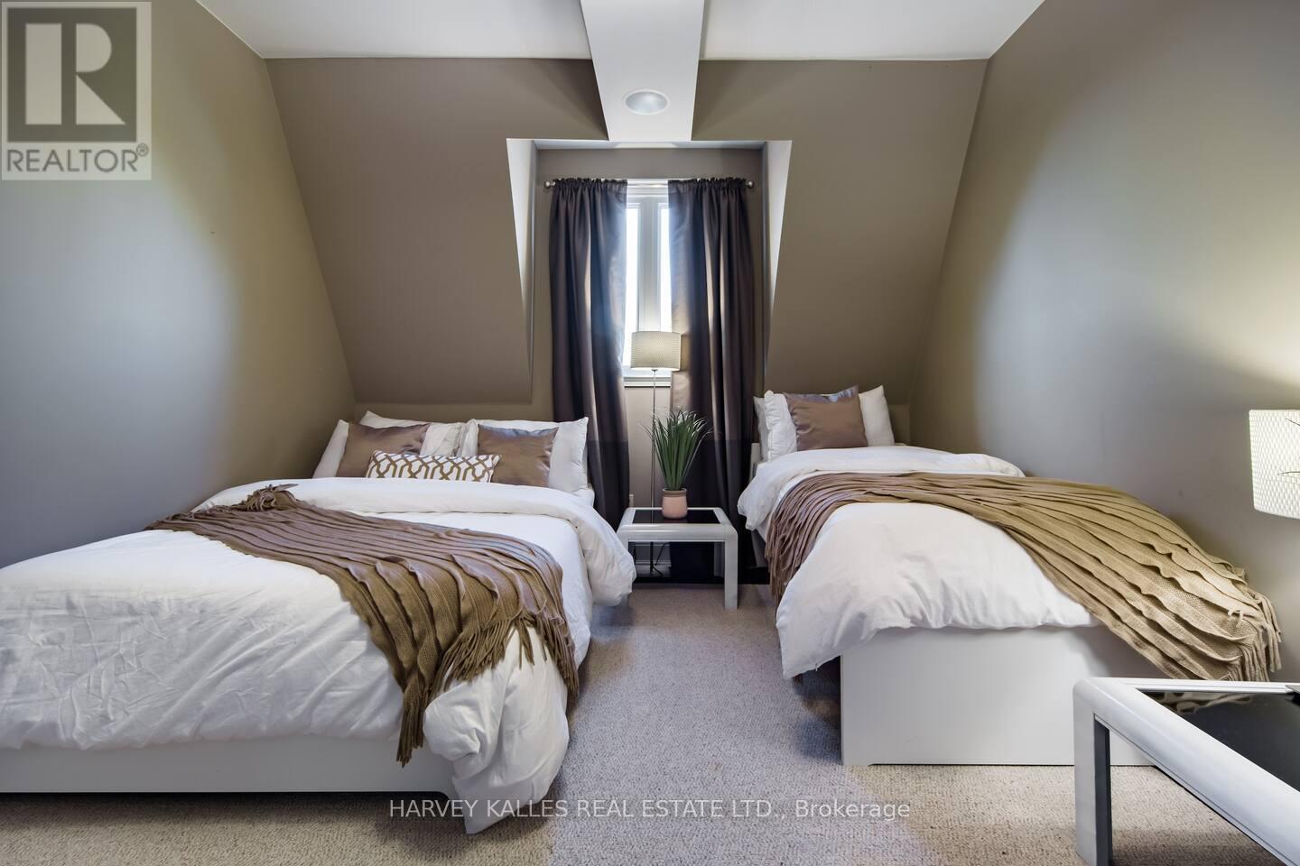 241 St Clair Avenue W, Toronto, Ontario  M4V 1R3 - Photo 31 - C12270801
