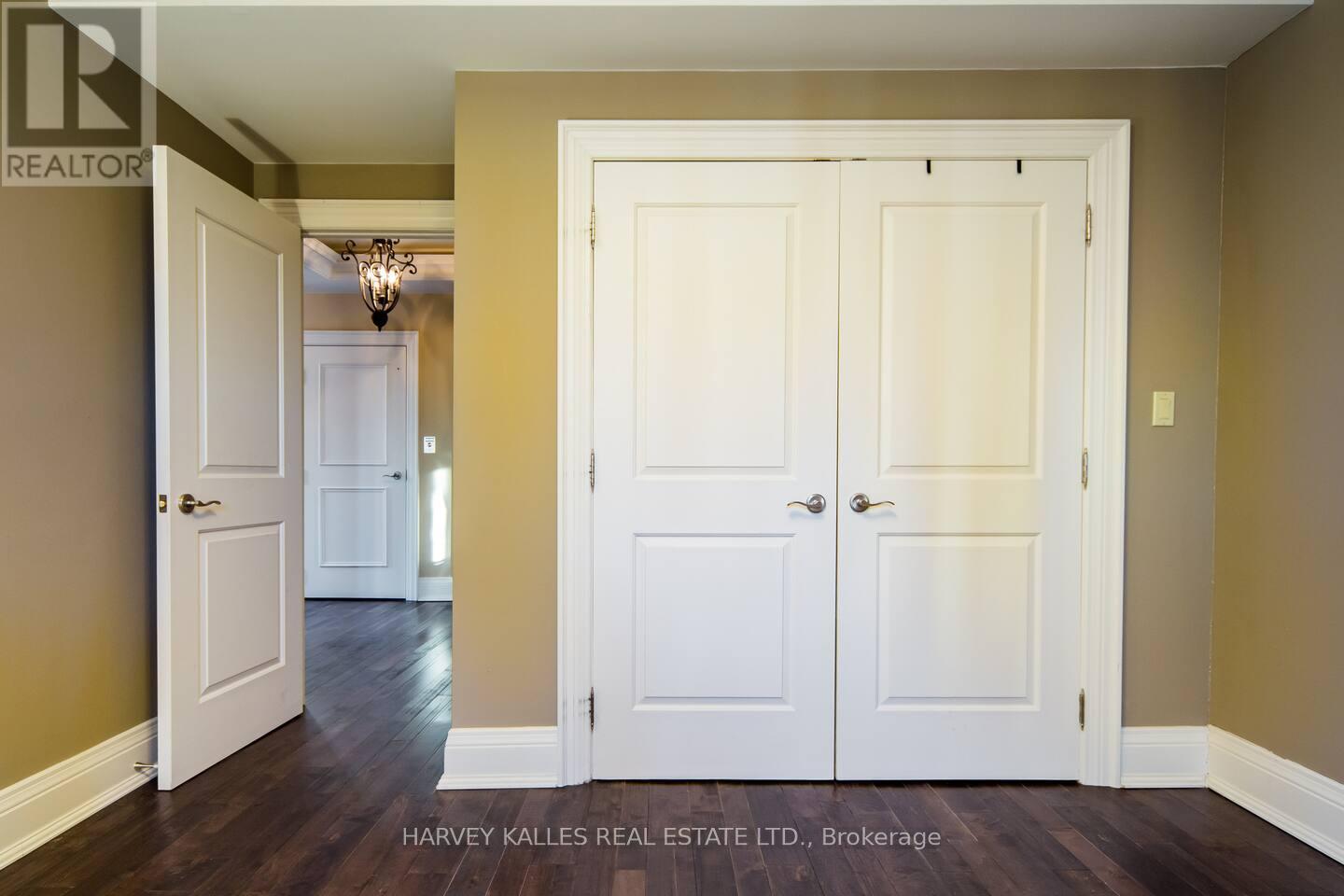 241 St Clair Avenue W, Toronto, Ontario  M4V 1R3 - Photo 32 - C12270801
