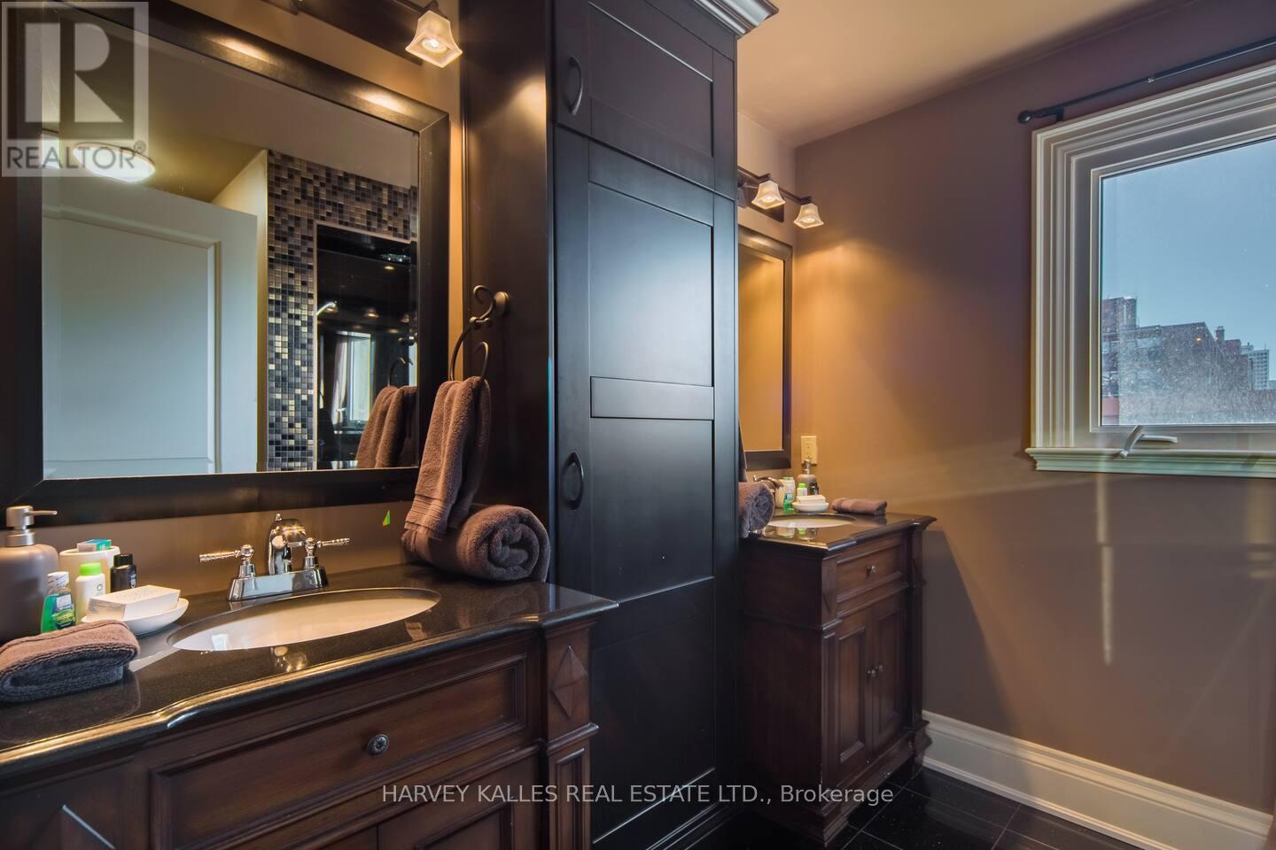 241 St Clair Avenue W, Toronto, Ontario  M4V 1R3 - Photo 35 - C12270801