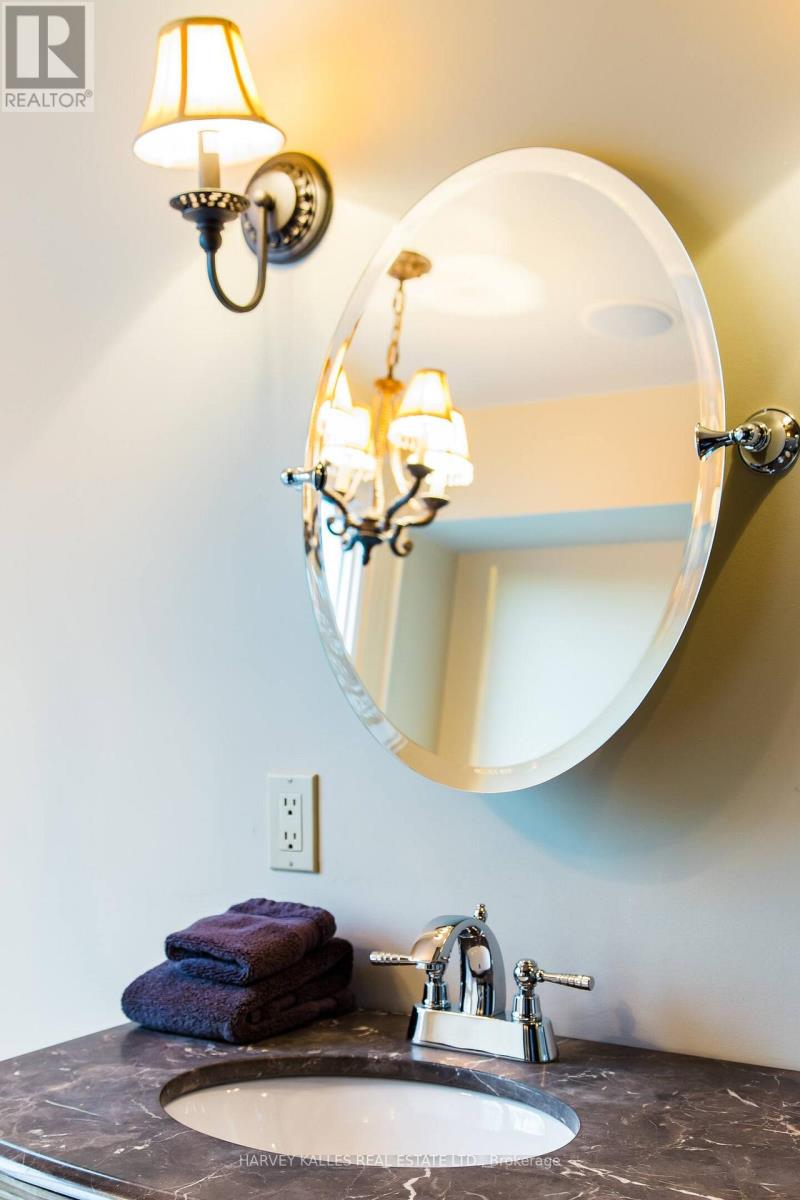 241 St Clair Avenue W, Toronto, Ontario  M4V 1R3 - Photo 37 - C12270801