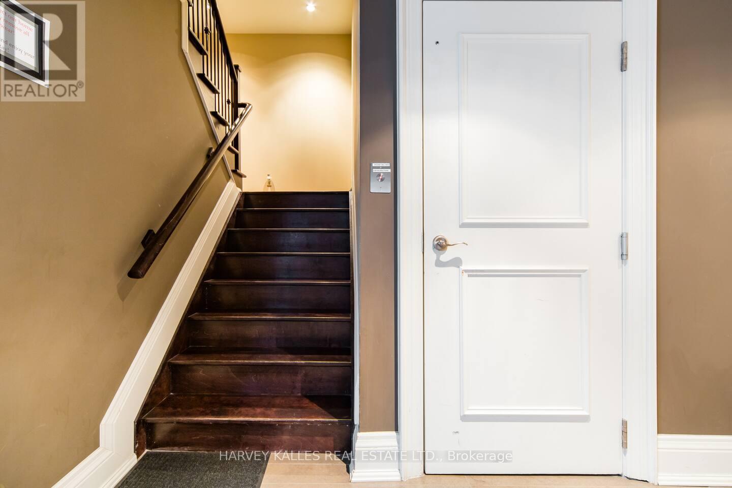 241 St Clair Avenue W, Toronto, Ontario  M4V 1R3 - Photo 4 - C12270801