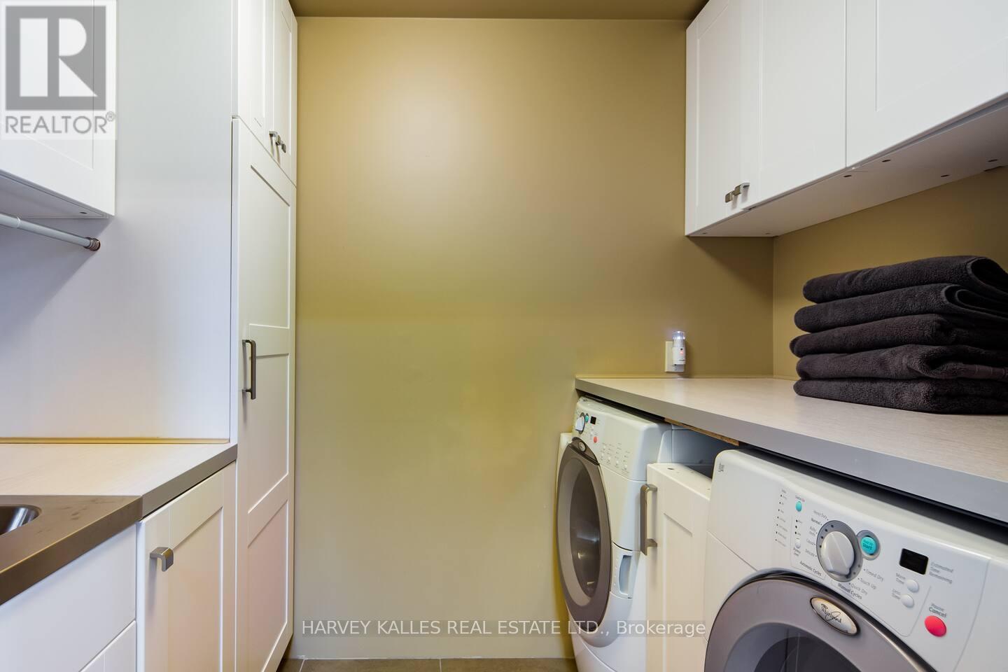 241 St Clair Avenue W, Toronto, Ontario  M4V 1R3 - Photo 43 - C12270801