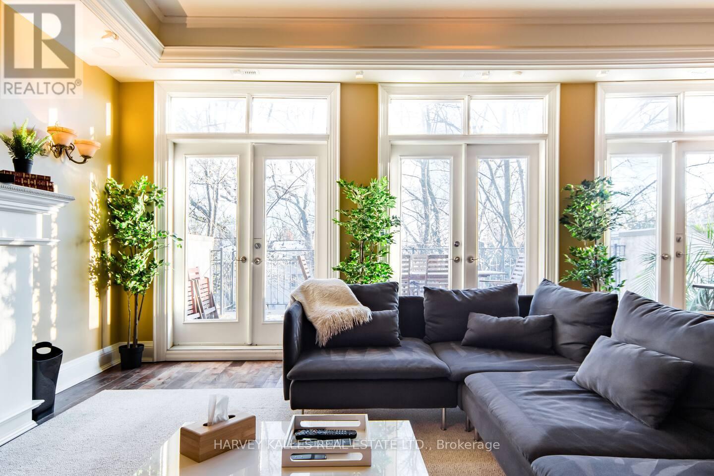 241 St Clair Avenue W, Toronto, Ontario  M4V 1R3 - Photo 6 - C12270801