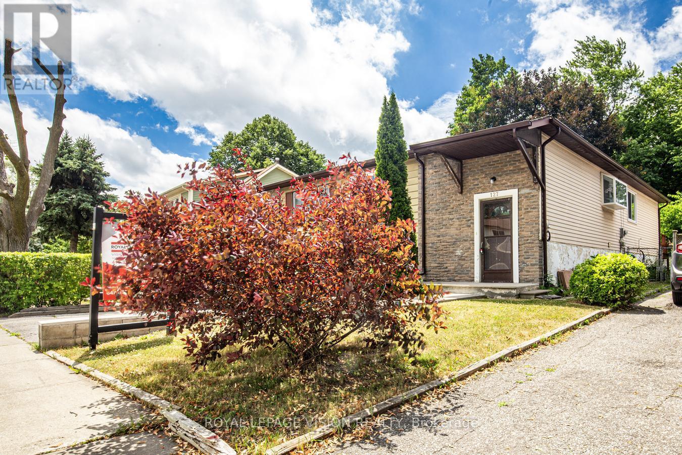 Property at 127 FRESHMEADOW DRIVE image 3