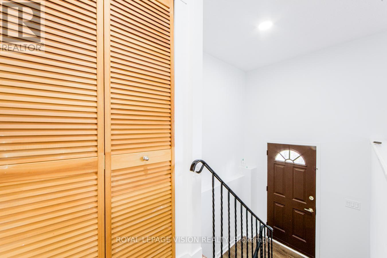 Property at 127 FRESHMEADOW DRIVE image 4
